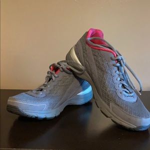 ABEO 24/7 SNEAKER; Gray size 8-1/2,New without box